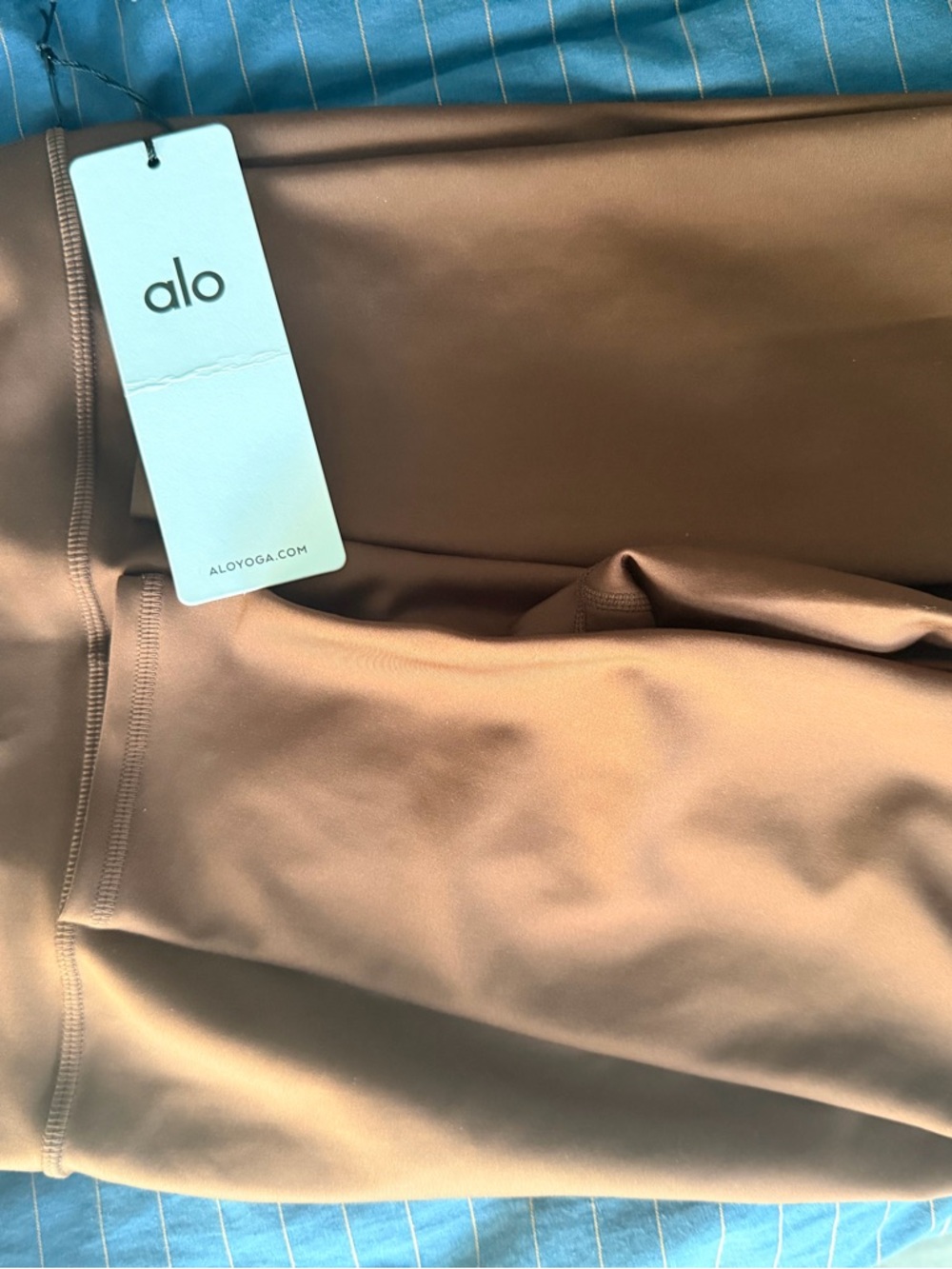 ALO Yoga Medium High-Rise Leggings in Brown